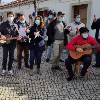 Comunidade Vida e Paz cantou as janeiras à população