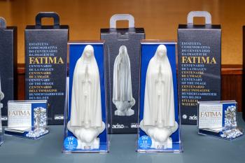 Imagem Comemorativa do Centenário da Escultura de Nossa Senhora de Fátima apresentada hoje em Fátima