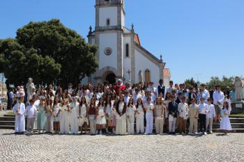 JOVENS RENOVARAM AS PROMESSAS DO BATISMO