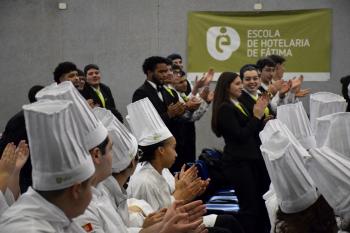 Entrega de distintivos assinala tradição na Escola de Hotelaria de Fátima
