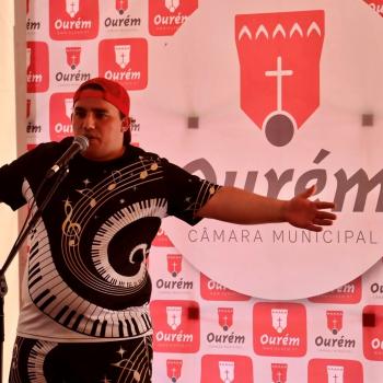 AFRO GALINHA MC QUER DAR O SALTO PARA A MÚSICA