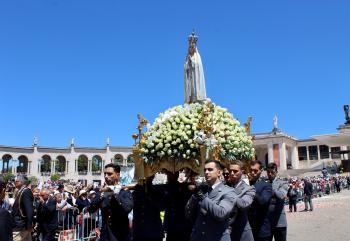 Milhares de peregrinos a caminho de Fátima