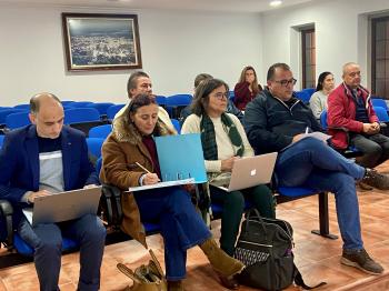 PRESIDENTE DA JUNTA ESCLARECE ASSEMBLEIA DE FREGUESIA