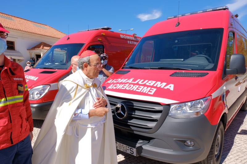 Bombeiros de Fátima celebram 17.º aniversário com a bênção de sete ambulâncias, com a apresentação do hino da corporação e com críticas à falta de apoio Governo