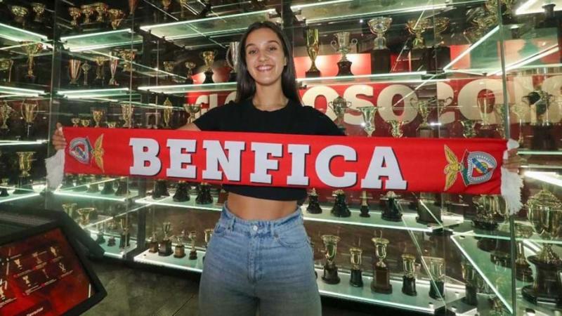 Alice Clemente renova com o Benfica