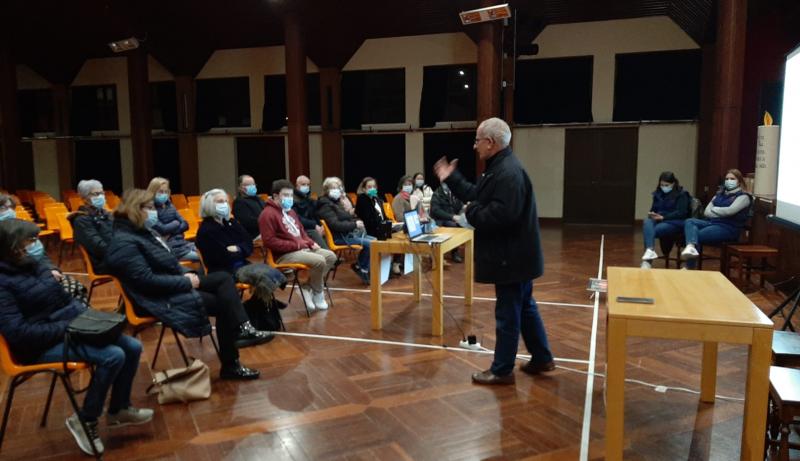 Cáritas diocesana e paroquial em momento de partilha