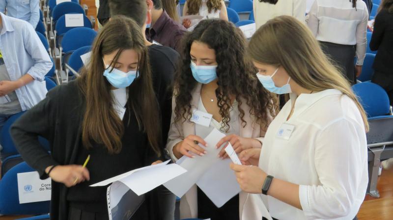 Alunos do Coração de Maria simulam Assembleia das Nações Unidas