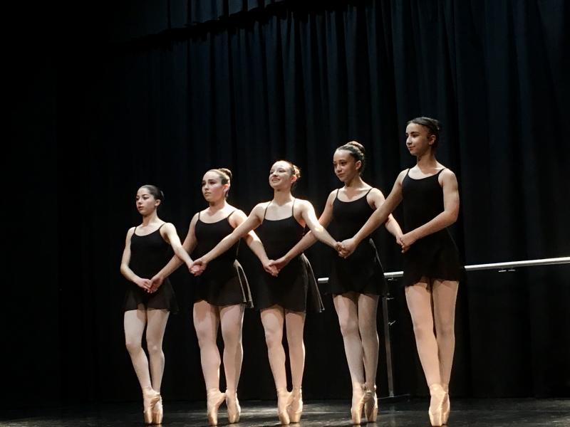 Alunos da B.ballet mostram trabalho desenvolvido nas aulas