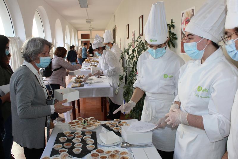Escola de Hotelaria de Fátima promove mostra de doces Iniciativa contou com a forte adesão do público 