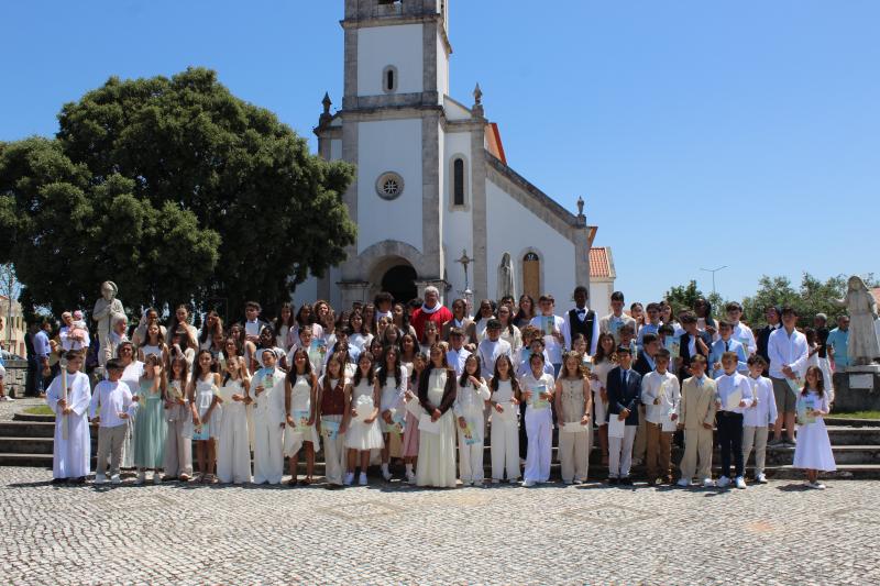 JOVENS RENOVARAM AS PROMESSAS DO BATISMO