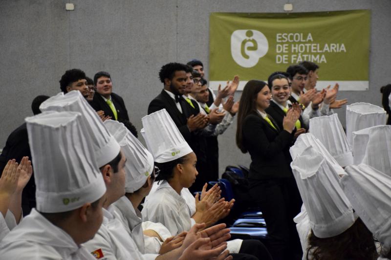Entrega de distintivos assinala tradição na Escola de Hotelaria de Fátima