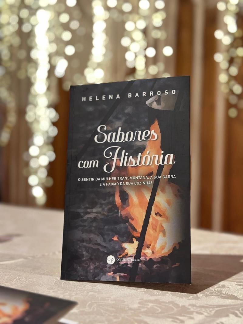 Helena Barroso apresenta livro de estreia