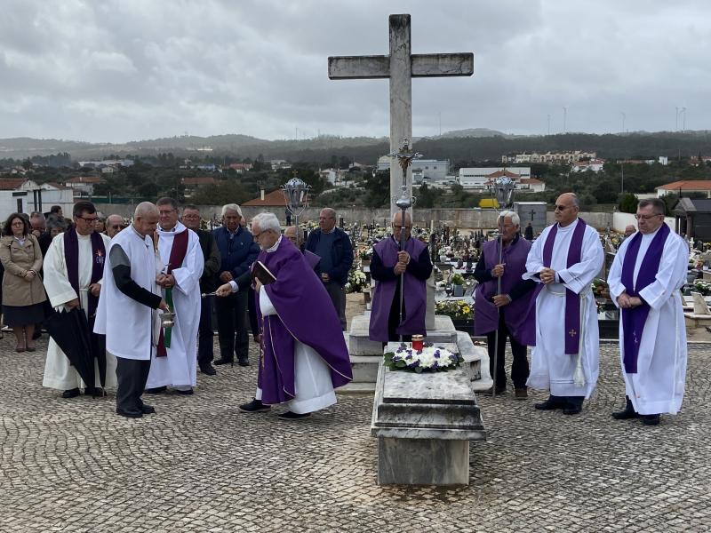 Dia de Todos os Santos e dos Fiéis Defuntos    Paróquia cumpre tradição