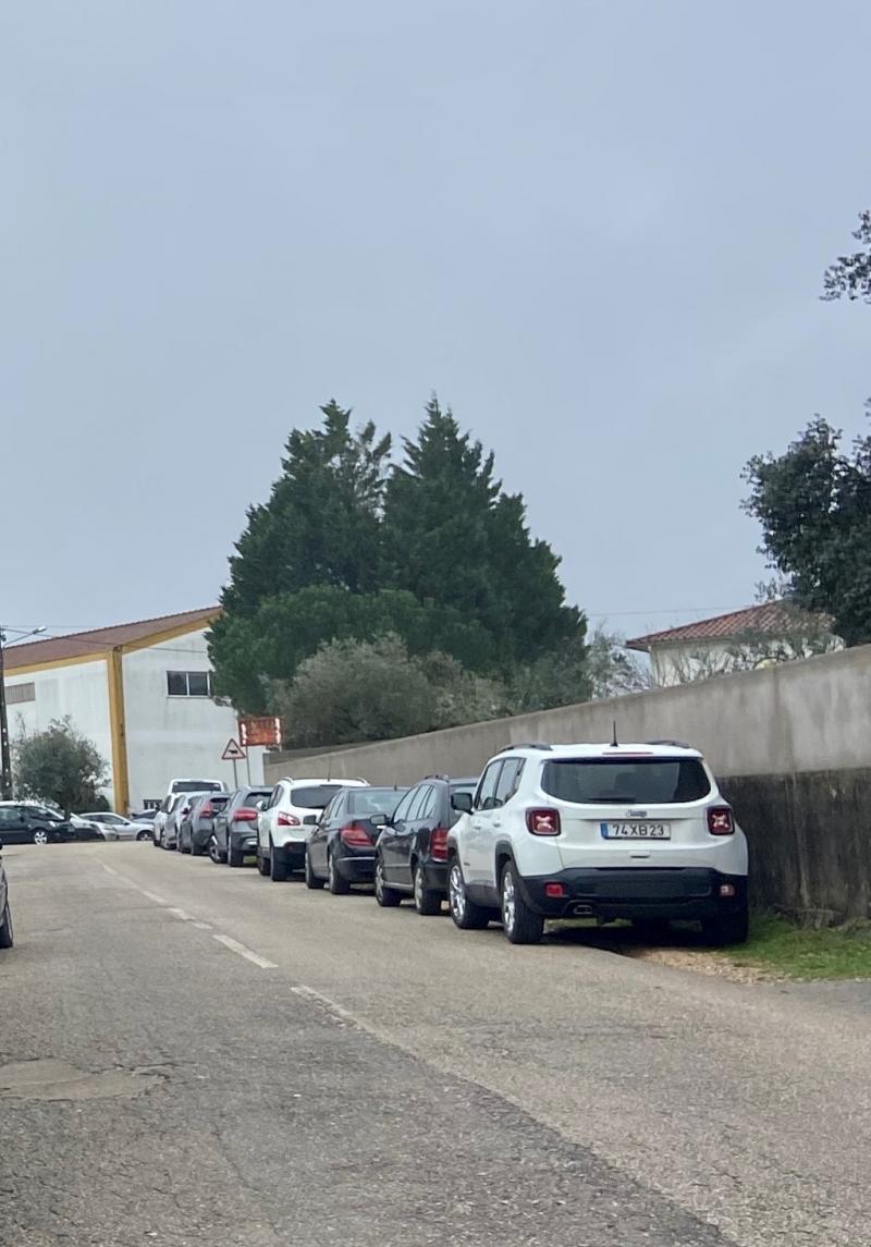 FALHAS NA REDE MÓVEL  E ESTRADAS DEGRADADAS  NA GIESTEIRA