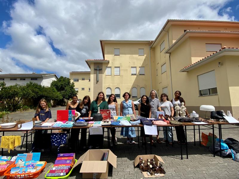 Feira de garagem solidária com balanço positivo   