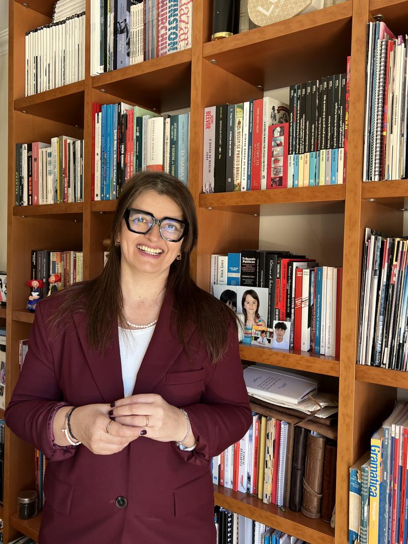 ELIANA OLIVEIRA: UMA VIDA ENTRE LIVROS, ENSINO E DESAFIOS