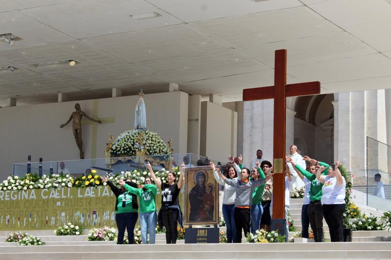 Símbolos da JMJ presentes na peregrinação de Maio