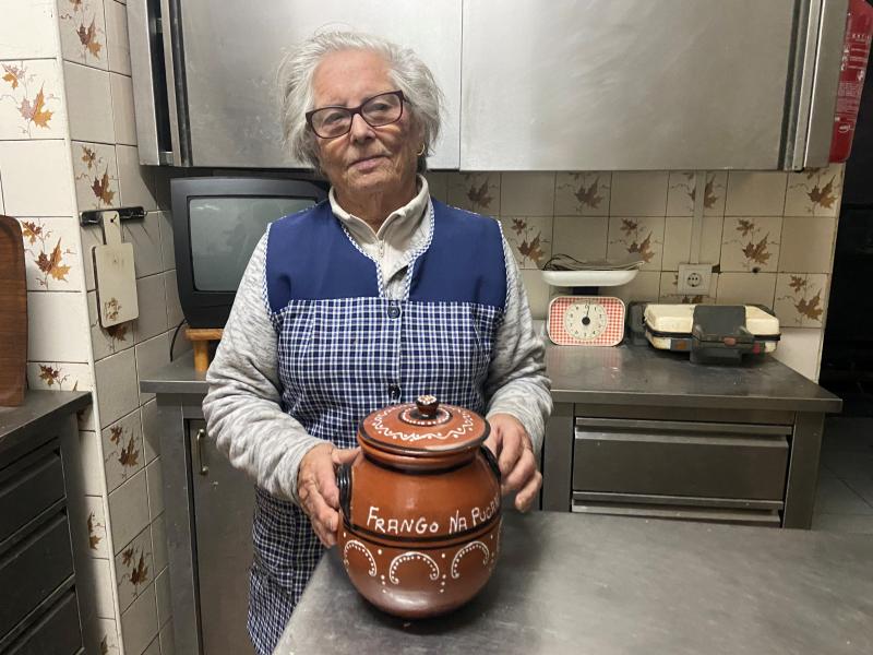 Aos 84 anos Marcolina continua à frente do “Frango na Púcara”