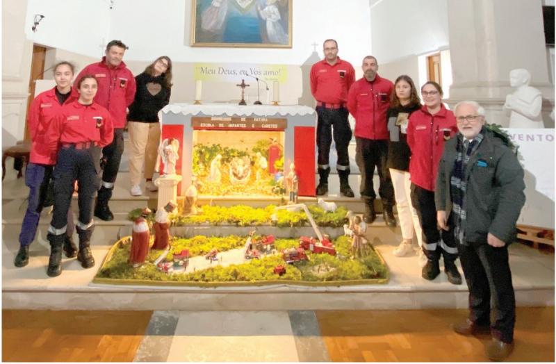 Bombeiros elaboram presépio na Igreja Matriz 