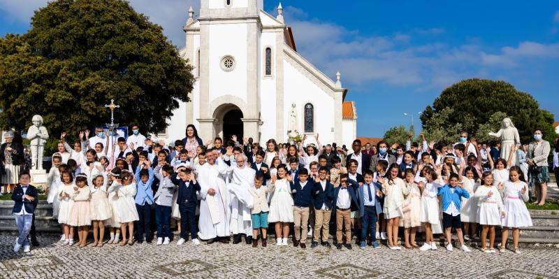 Crianças de Fátima fizeram Primeira Comunhão no Dia da Mãe