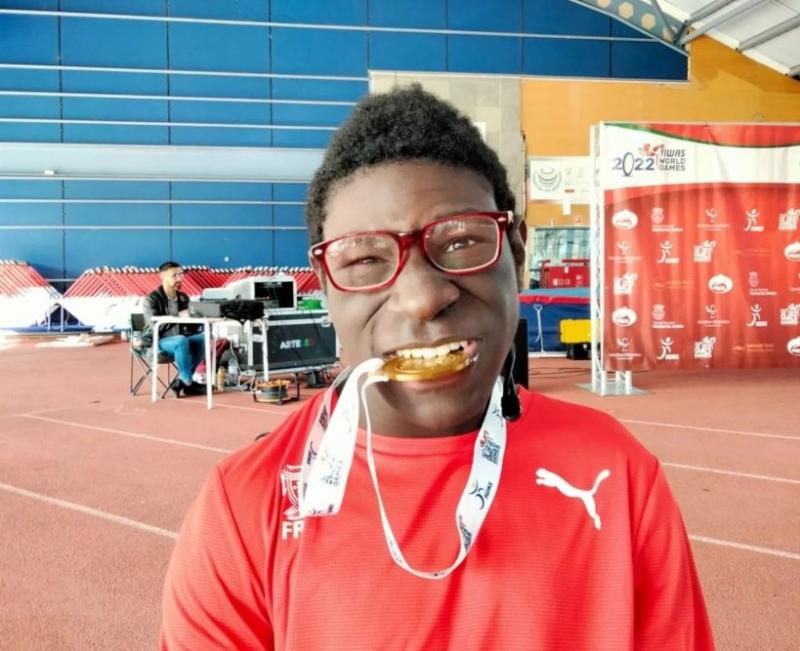 Samuel Omoruyi conquista medalha de ouro em tricicleta nos IWAS World Games 