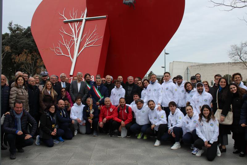 Tocha da paz passou por Fátima - Símbolo do padroeiro da Europa trouxe uma mensagem de paz e esperança